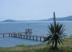 Морската градина в Бургас и мостът над залива