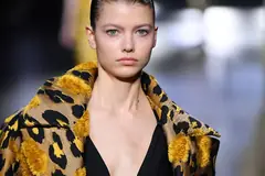 Модел на ревюто на Roberto Cavalli за сезон есен-зима